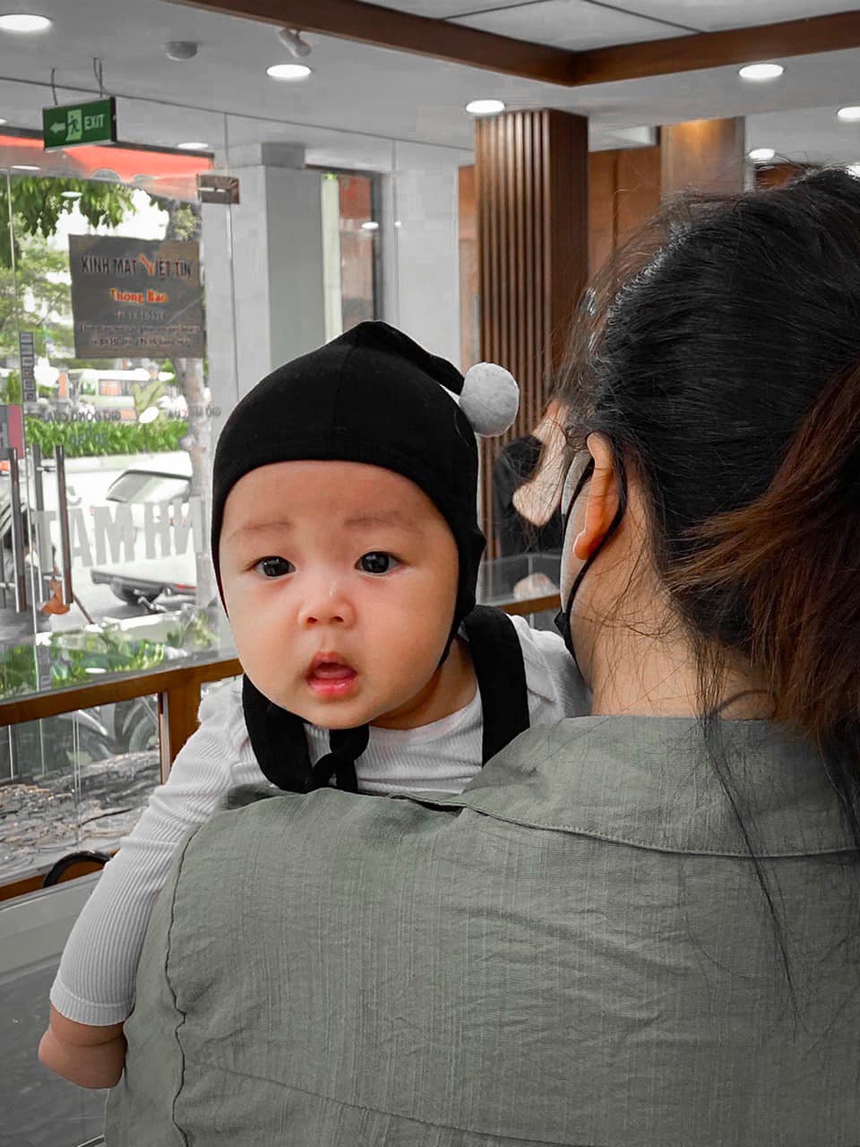 Linh Chi sinh con đầu lòng hồi tháng 7/2023 ở tuổi 33 Linh Chi sinh con đầu lòng hồi tháng 7/2023 ở tuổi 33