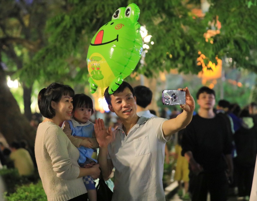 Hà Nội chào đón năm mới 2024 - Ảnh 2. Hà Nội chào đón năm mới 2024 - Ảnh 2.