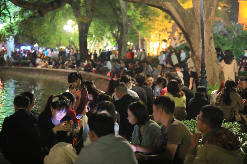 Hà Nội chào đón năm mới 2024 - Ảnh 3. Hà Nội chào đón năm mới 2024 - Ảnh 3.