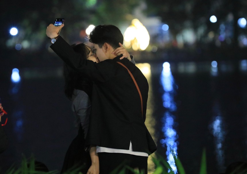 Hà Nội chào đón năm mới 2024 - Ảnh 5. Hà Nội chào đón năm mới 2024 - Ảnh 5.