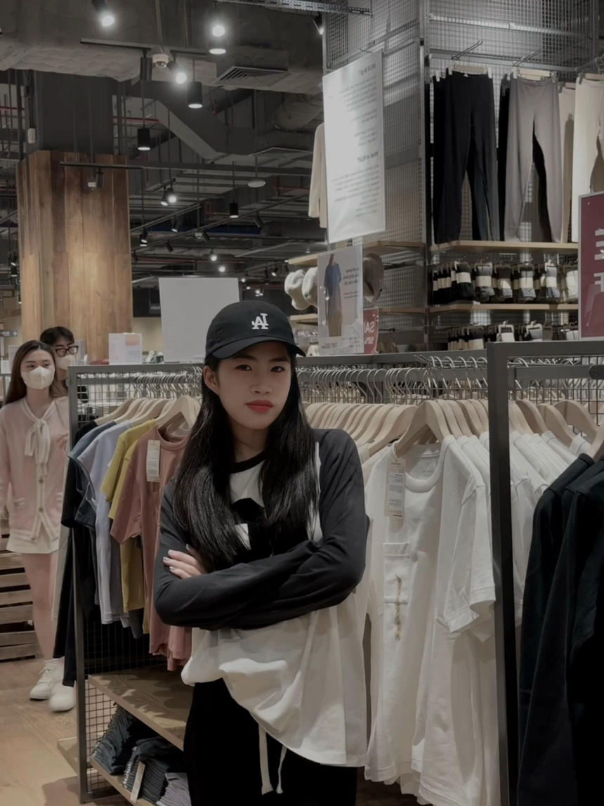 'Hot girl' Thanh Nhã diện đồ phong cách 'street wear' cá tính, nói câu đạo lý khiến fan đua nhau thả tim - Ảnh 2.