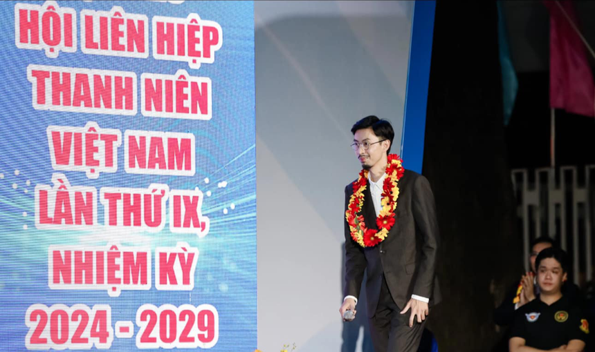 Rapper Đen Vâu được vinh danh tại giải thưởng Tình nguyện quốc gia 2023 - Ảnh 2. Rapper Đen Vâu được vinh danh tại giải thưởng Tình nguyện quốc gia 2023 - Ảnh 2.