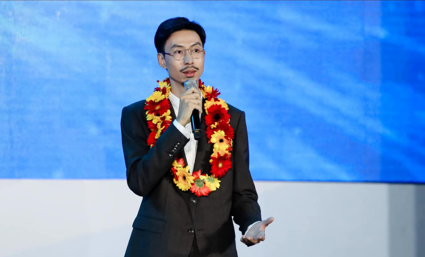 Rapper Đen Vâu được vinh danh tại giải thưởng Tình nguyện quốc gia 2023 - Ảnh 5. Rapper Đen Vâu được vinh danh tại giải thưởng Tình nguyện quốc gia 2023 - Ảnh 5.