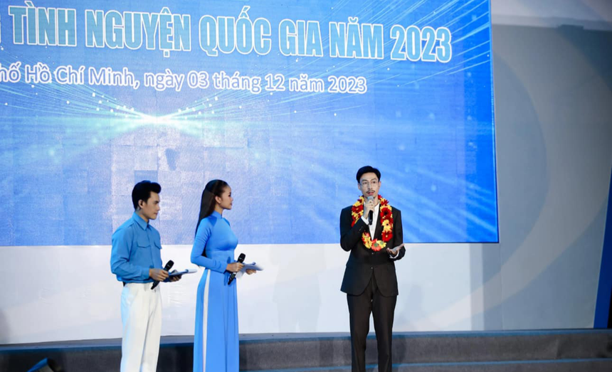 Rapper Đen Vâu được vinh danh tại giải thưởng Tình nguyện quốc gia 2023 - Ảnh 6. Rapper Đen Vâu được vinh danh tại giải thưởng Tình nguyện quốc gia 2023 - Ảnh 6.