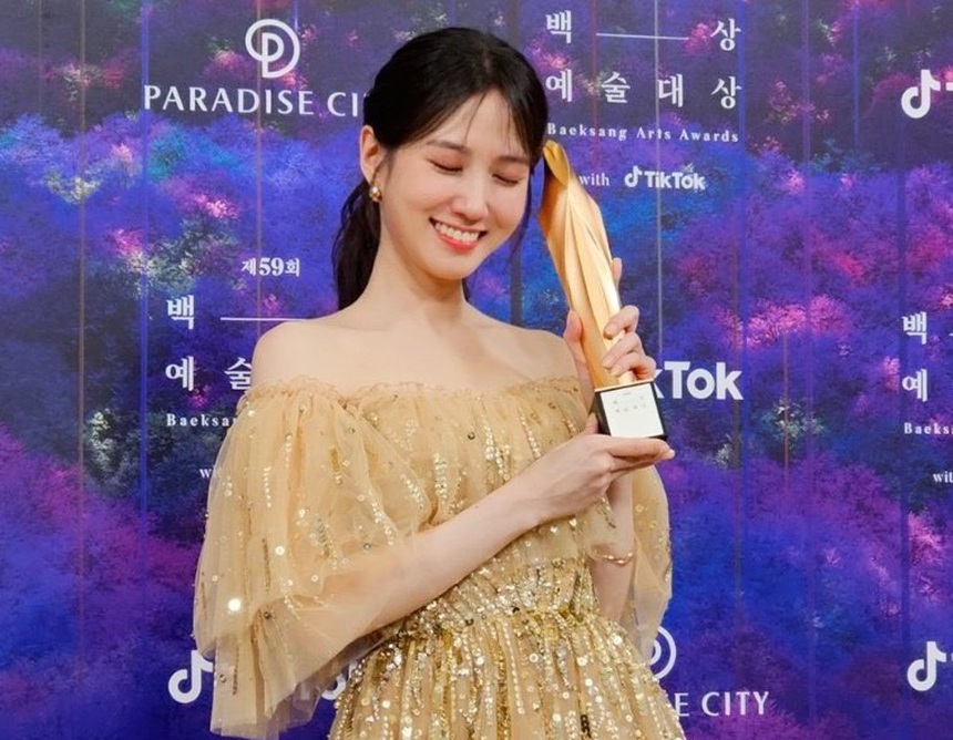 Phim mới của Park Eun Bin: ‘Bước đi lùi’ sau cú hit ‘Luật sư kỳ lạ Woo Young Woo’ - Ảnh 5.