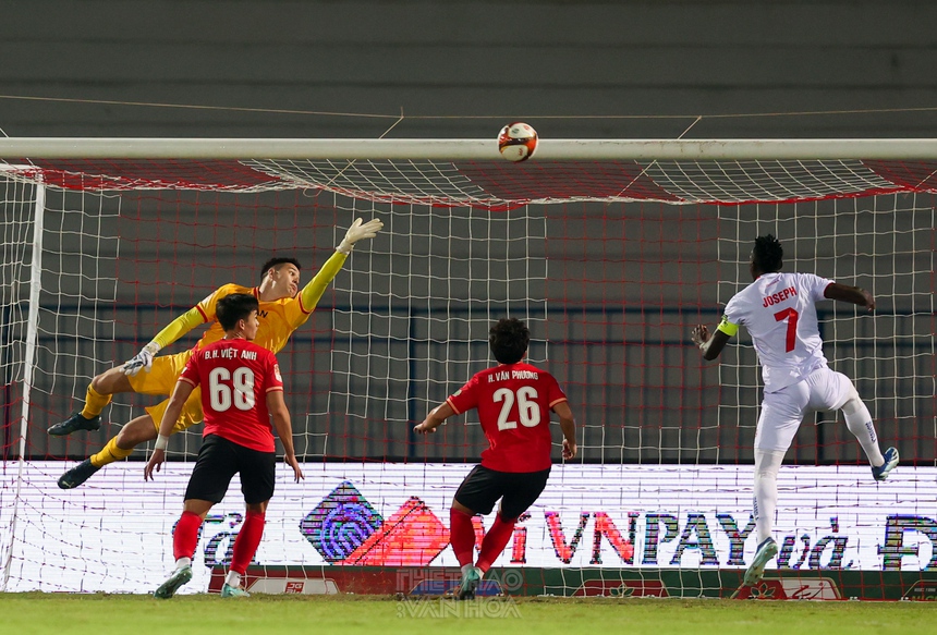 Filip Nguyễn lộ điểm hạn chế trong tuần đặc biệt, Văn Lâm thăng hoa trước CLB Hà Nội sẽ khiến HLV Troussier tin tưởng? - Ảnh 2.