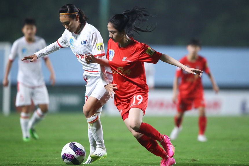 Thùy Trang tỏa sáng rực rỡ, TP.HCM 1 vô địch lượt đi - Ảnh 3. Thùy Trang tỏa sáng rực rỡ, TP.HCM 1 vô địch lượt đi - Ảnh 3.