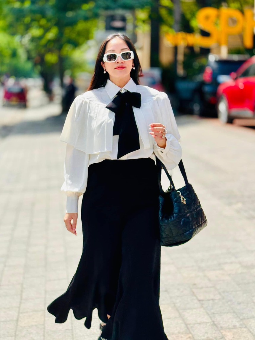 Khánh Thi đáp 'lầy lội' khi bị Phan Hiển bắt đi thang bộ giảm béo - Ảnh 2.