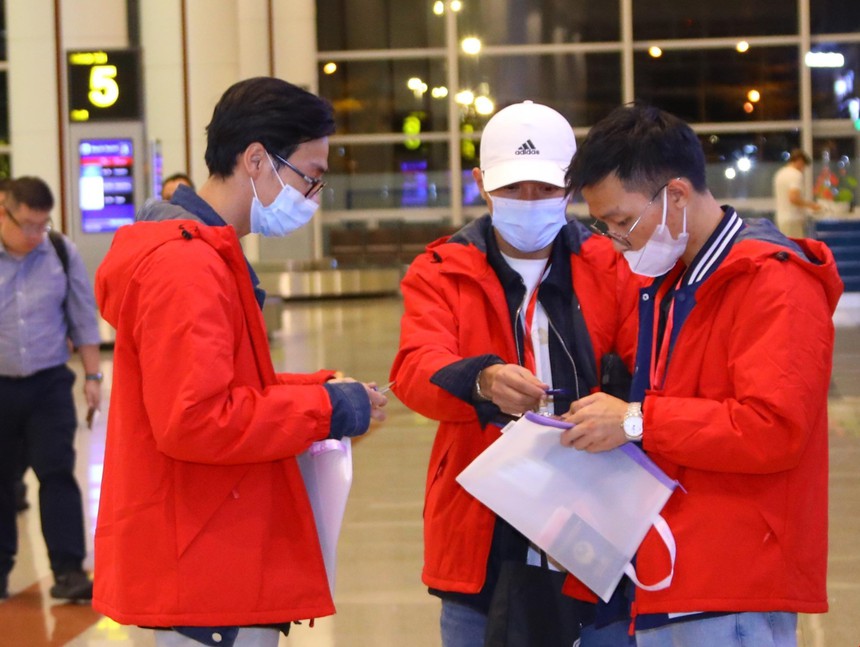 Sơ tán 338 công dân Việt Nam từ khu vực chiến sự phía Bắc Myanmar về nước an toàn - Ảnh 4. Sơ tán 338 công dân Việt Nam từ khu vực chiến sự phía Bắc Myanmar về nước an toàn - Ảnh 4.