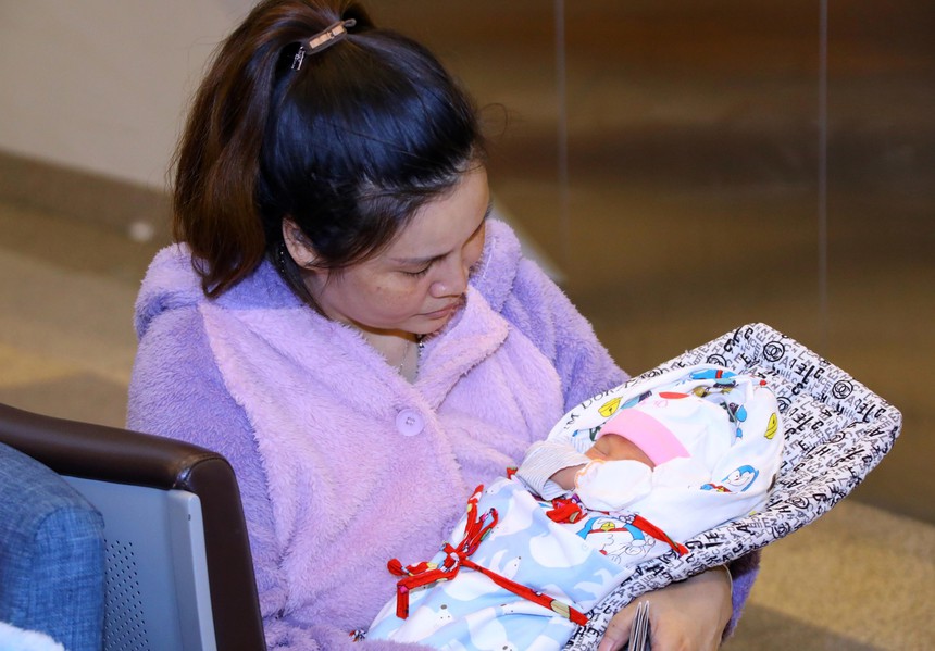 Sơ tán 338 công dân Việt Nam từ khu vực chiến sự phía Bắc Myanmar về nước an toàn - Ảnh 3. Sơ tán 338 công dân Việt Nam từ khu vực chiến sự phía Bắc Myanmar về nước an toàn - Ảnh 3.