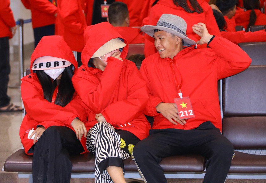 Sơ tán 338 công dân Việt Nam từ khu vực chiến sự phía Bắc Myanmar về nước an toàn - Ảnh 7. Sơ tán 338 công dân Việt Nam từ khu vực chiến sự phía Bắc Myanmar về nước an toàn - Ảnh 7.