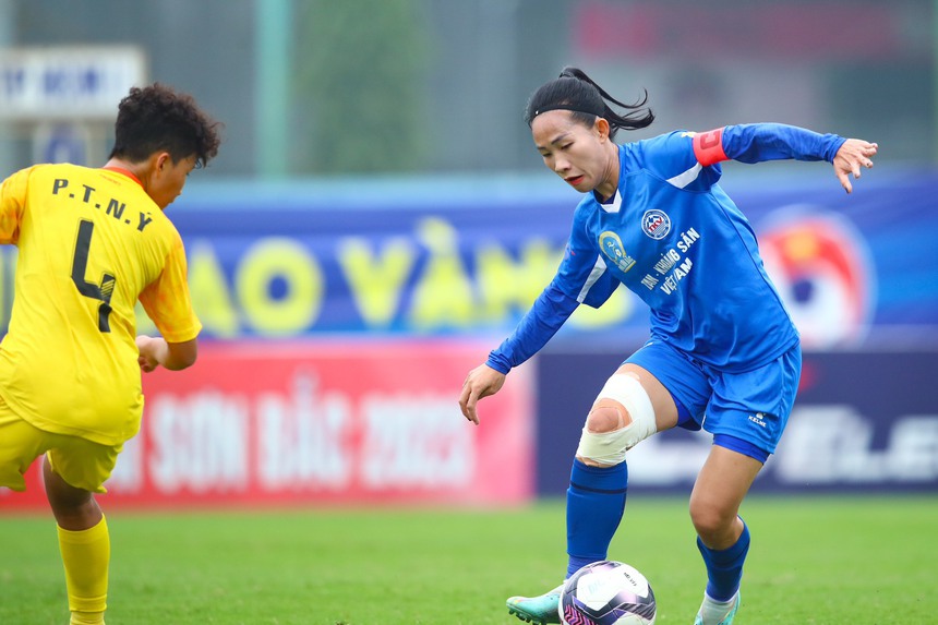 Thùy Trang tỏa sáng rực rỡ, TP.HCM 1 vô địch lượt đi - Ảnh 4. Thùy Trang tỏa sáng rực rỡ, TP.HCM 1 vô địch lượt đi - Ảnh 4.