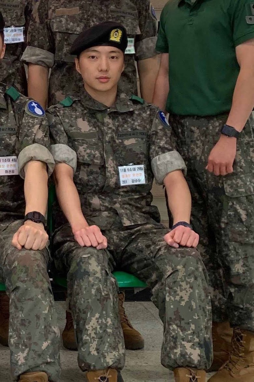 Loạt sao nam sẽ xuất ngũ vào năm 2024: 2 thành viên BTS hứa hẹn gây sốt! - Ảnh 8.