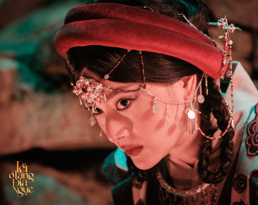 Lan Phương phải 'chạy thục mạng' khi quay bộ phim 'Tết ở làng địa ngục'  - Ảnh 1.