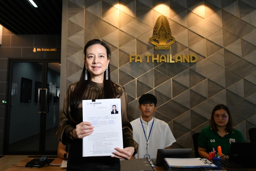 Tỷ phú Thái Lan chính thức tranh cử vị trí Chủ tịch, mục tiêu đưa "Voi chiến" dự World Cup - Ảnh 2. Tỷ phú Thái Lan chính thức tranh cử vị trí Chủ tịch, mục tiêu đưa "Voi chiến" dự World Cup - Ảnh 2.