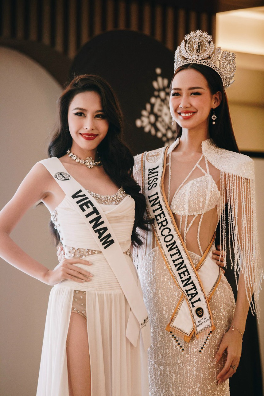 Ngọc Hằng dạy tiếng Việt cho thí sinh Miss Intercontinental 2023 - Ảnh 3. Ngọc Hằng dạy tiếng Việt cho thí sinh Miss Intercontinental 2023 - Ảnh 3.