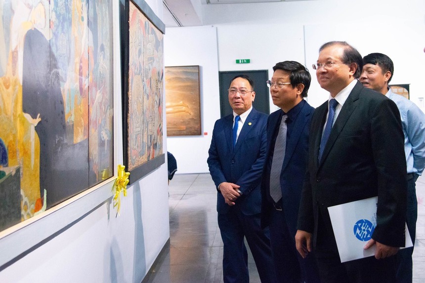 Khai mạc và trao giải thưởng Cuộc thi và Triển lãm Mỹ thuật Việt Nam 2023 - Ảnh 1. Khai mạc và trao giải thưởng Cuộc thi và Triển lãm Mỹ thuật Việt Nam 2023 - Ảnh 1.