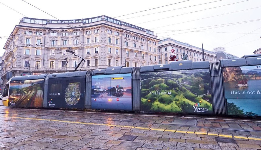 Tàu điện mang hình ảnh Việt Nam tại Milan - Ảnh 3.