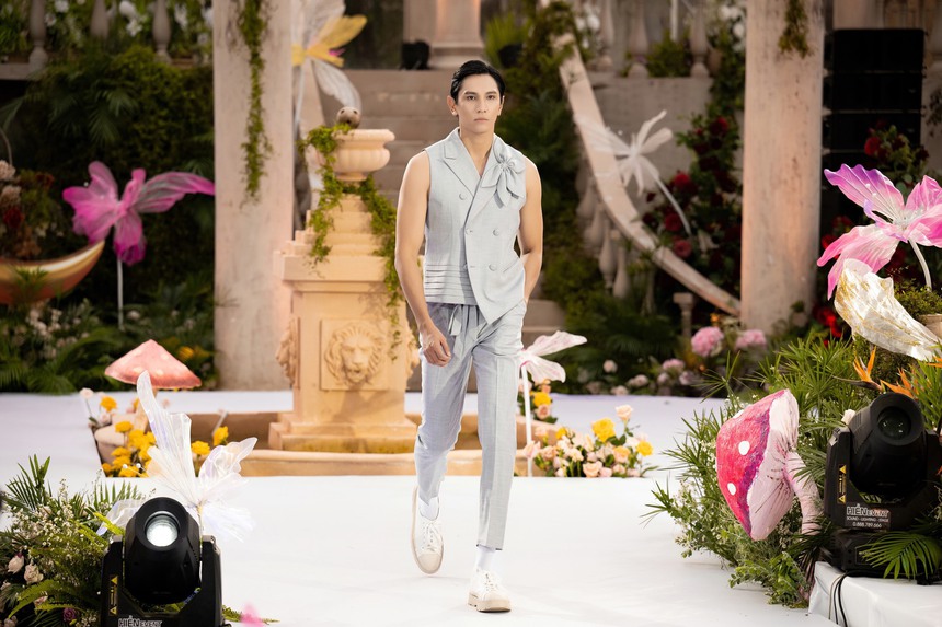 VĐV Đỗ Kim Phúc tâng bóng trên sàn diễn thời trang, chung sân khấu với Lâm Bảo Châu, Thuận Nguyễn - Ảnh 9. VĐV Đỗ Kim Phúc tâng bóng trên sàn diễn thời trang, chung sân khấu với Lâm Bảo Châu, Thuận Nguyễn - Ảnh 9.