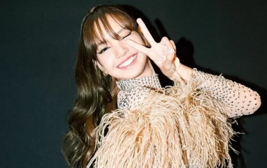 Đi chơi cùng Jisoo, Lisa Blackpink gây khó hiểu vì hành động này - Ảnh 8.