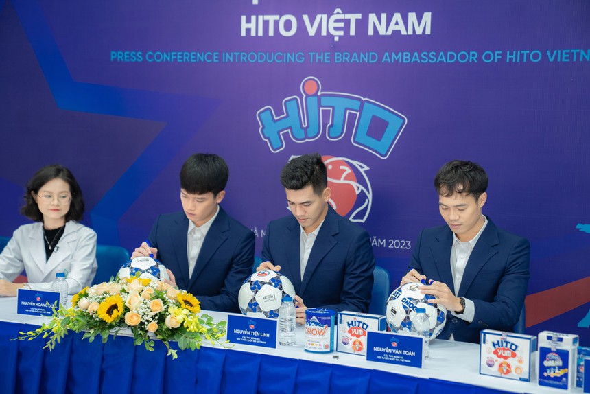Văn Toàn, Tiến Linh, Hoàng Đức cùng Hito ra mắt quỹ "Chắp cánh ước mơ vươn cao Việt Nam" - Ảnh 2.