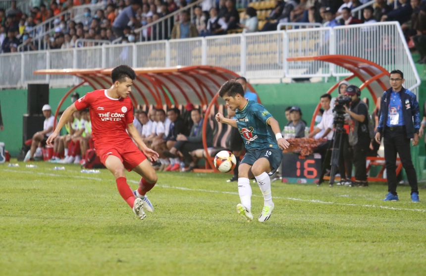 HLV Kiatisuk vẫn lạc quan dù LPBank HAGL chìm sâu trong khủng hoảng - Ảnh 2.