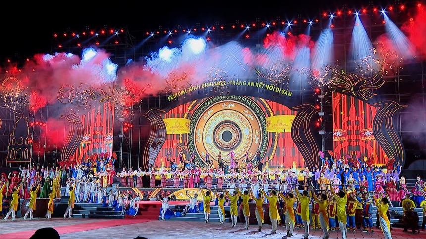 Sân khấu thực cảnh tại Festival Ninh Bình - Tràng An  - Ảnh 1.