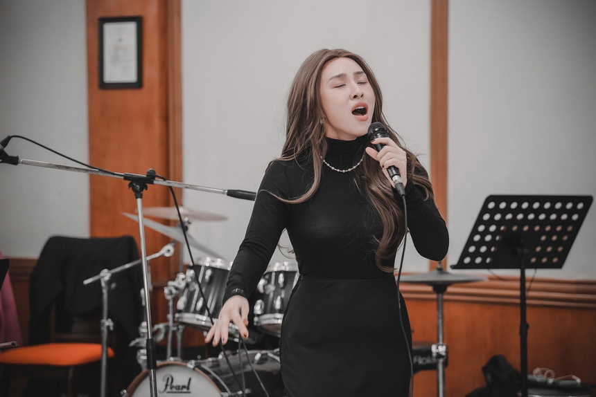 Ca sĩ Minh Thu tích cực tập luyện trước show 'Thu ca' - Ảnh 3.