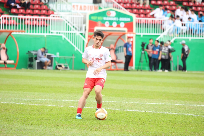 Rượt đuổi ngoạn mục, Khuất Văn Khang mang về 3 điểm cho Thể Công Viettel trước HAGL - Ảnh 2.