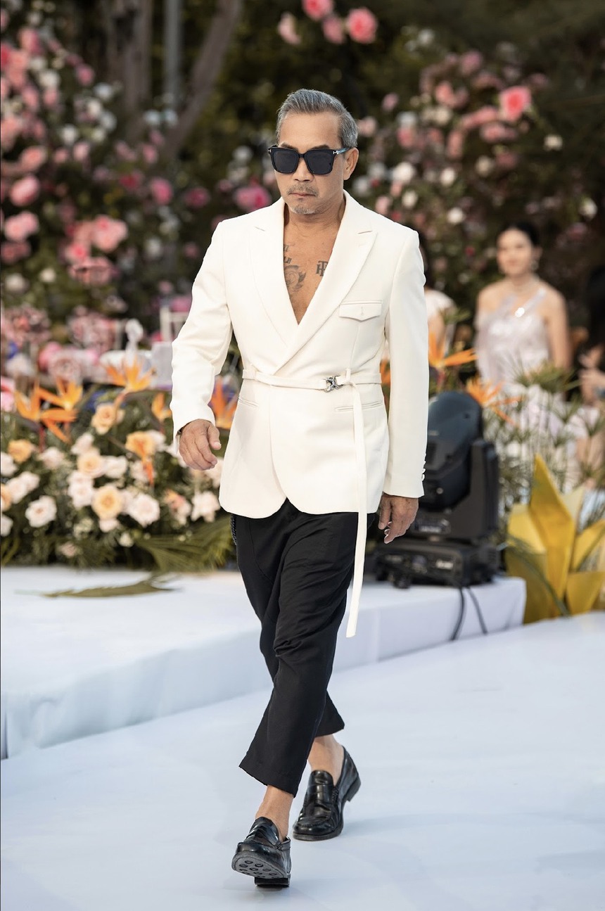 VĐV Đỗ Kim Phúc tâng bóng trên sàn diễn thời trang, chung sân khấu với Lâm Bảo Châu, Thuận Nguyễn - Ảnh 12. VĐV Đỗ Kim Phúc tâng bóng trên sàn diễn thời trang, chung sân khấu với Lâm Bảo Châu, Thuận Nguyễn - Ảnh 12.