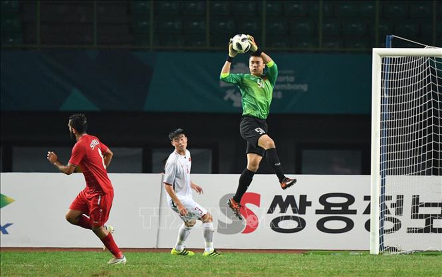 Bùi Tiến Dũng lập kỷ lục sạch lưới chưa từng có cho bóng đá Việt Nam, xứng danh ‘thủ môn quốc dân’ - Ảnh 3. Bùi Tiến Dũng lập kỷ lục sạch lưới chưa từng có cho bóng đá Việt Nam, xứng danh ‘thủ môn quốc dân’ - Ảnh 3.
