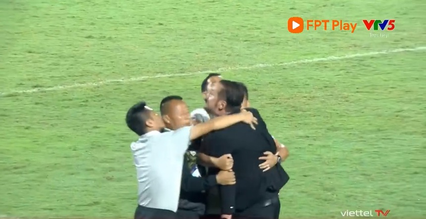 Tin nóng bóng đá Việt 10/12: Văn Lâm được HLV ngoại khen ngợi, HLV Nam Định tiết lộ phiếu bầu QBV - Ảnh 5.