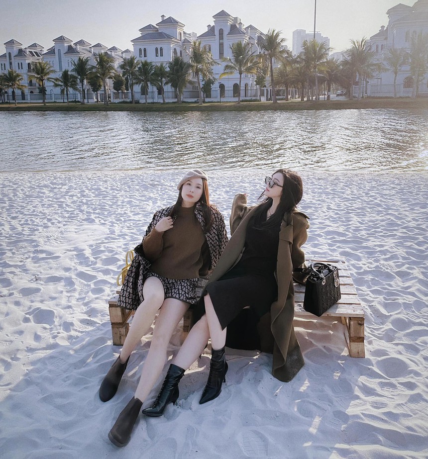 Đọ sắc bên đàn em kém 12 tuổi, Hồng Diễm vẫn chiếm trọn 'spotlight' nhờ gương mặt 'phát sáng' - Ảnh 2. Đọ sắc bên đàn em kém 12 tuổi, Hồng Diễm vẫn chiếm trọn 'spotlight' nhờ gương mặt 'phát sáng' - Ảnh 2.