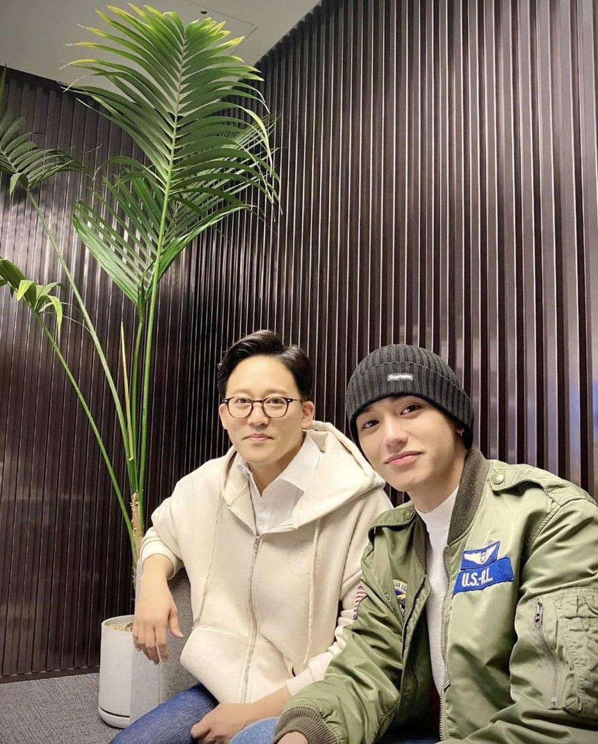 Lucas lần đầu lộ diện cùng CEO SM hậu scandal, dân tình phẫn nộ đồng loạt đòi “out nhóm" - Ảnh 1.