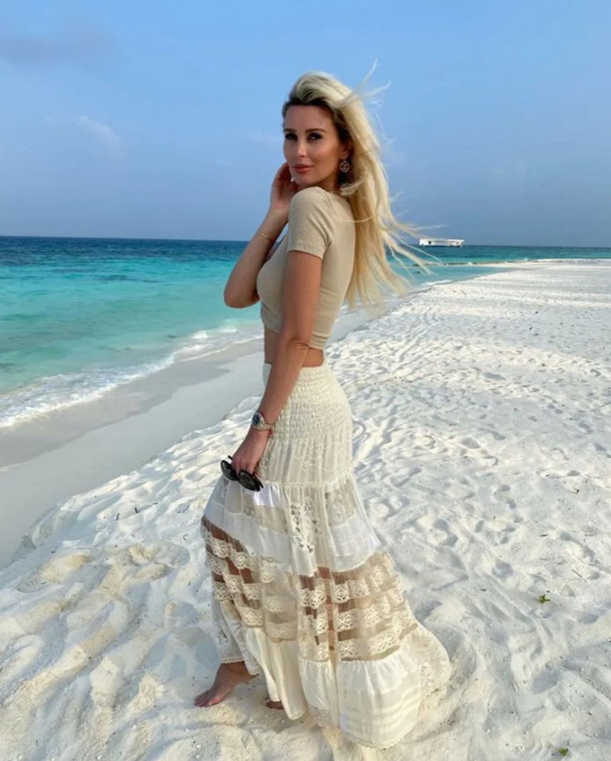 Nhan sắc bạn gái hơn 9 tuổi của tân binh MU - Ảnh 7.