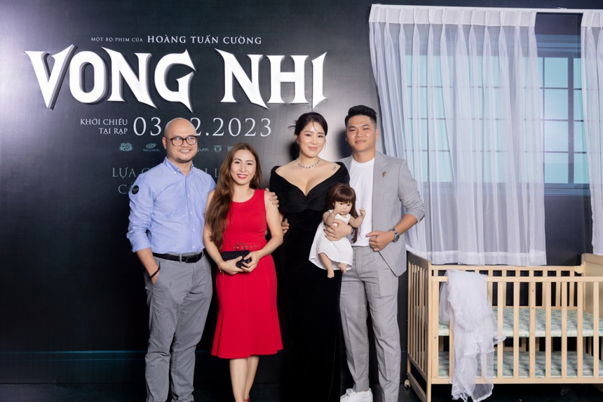 Bạch Công Khanh xuất hiện điển trai, vợ chồng Lê Phương tình tứ trên thảm đỏ - Ảnh 4.