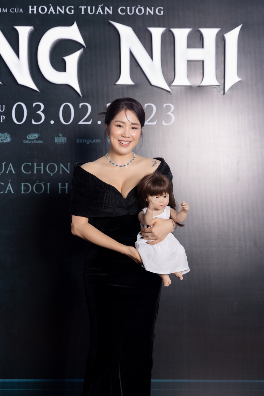 Bạch Công Khanh xuất hiện điển trai, vợ chồng Lê Phương tình tứ trên thảm đỏ - Ảnh 2.