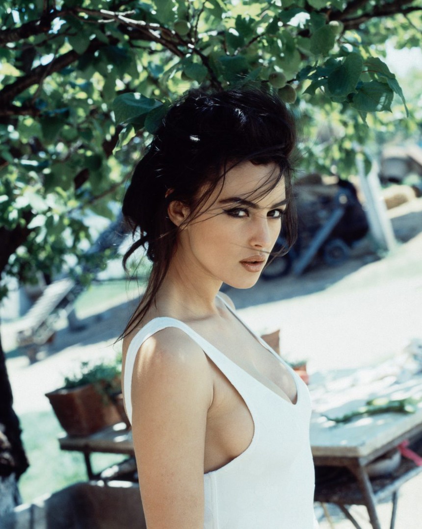 Showbiz có nhiều dung nhan kiều diễm nhưng chỉ riêng người phụ nữ nước Ý này được gọi là "người tình vĩnh cửu của thế giới" - Ảnh 1.