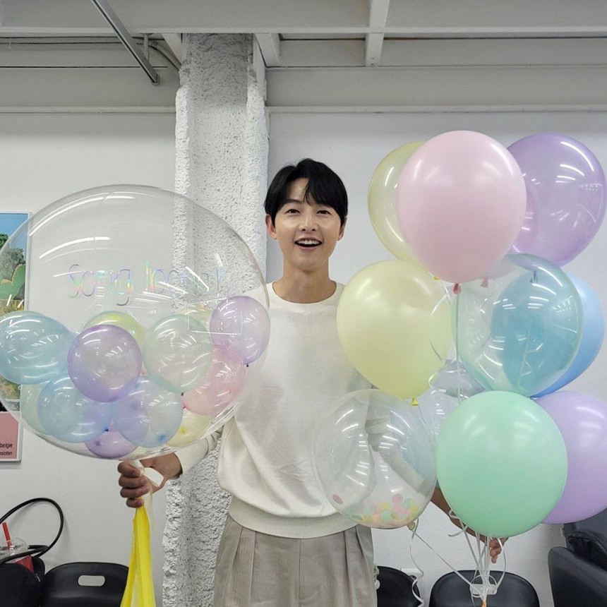 Minh chứng Song Joong Ki sẽ là người cha tuyệt vời nhất - Ảnh 1.