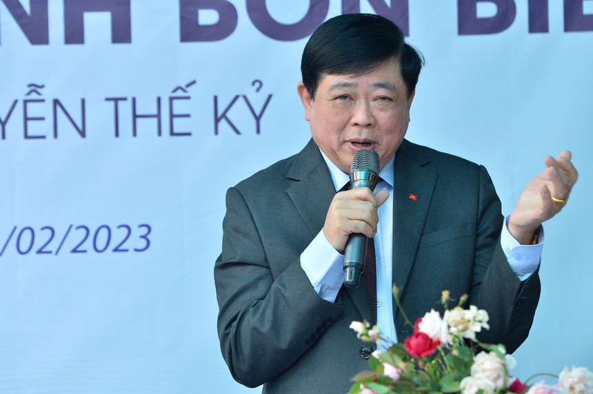 Ra mắt tập 2 bộ tiểu thuyết 'Nước non vạn dặm' về Chủ tịch Hồ Chí Minh - Ảnh 2. Ra mắt tập 2 bộ tiểu thuyết 'Nước non vạn dặm' về Chủ tịch Hồ Chí Minh - Ảnh 2.