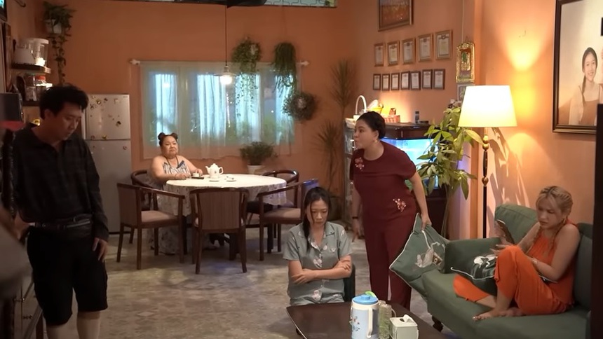 Trấn Thành bị Lê Giang tác động vật lý liên tiếp trong ‘Nhà bà Nữ’ - Ảnh 5.