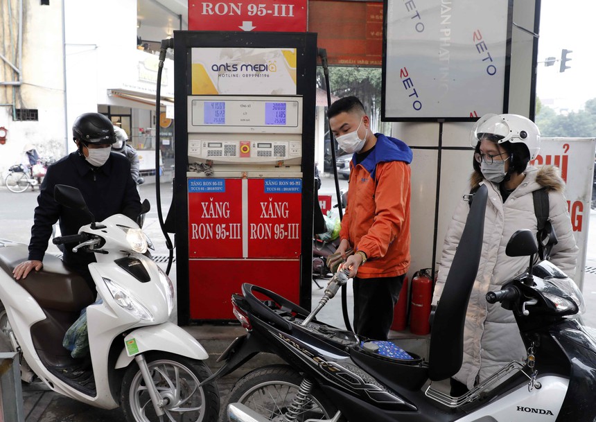Đề xuất rút thời gian điều chỉnh giá xăng còn 7 ngày - Ảnh 1. Đề xuất rút thời gian điều chỉnh giá xăng còn 7 ngày - Ảnh 1.