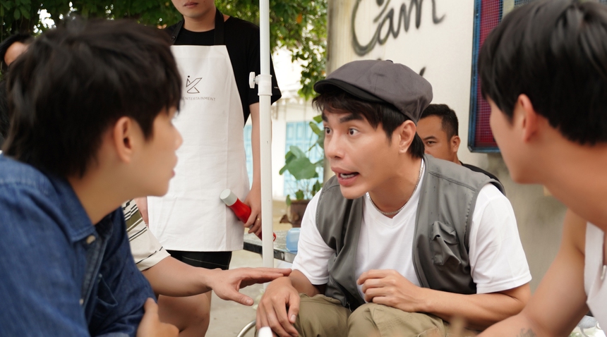 'Nhà bà Nữ' bán 5 triệu vé, Lê Dương Bảo Lâm nói gì khi bị Trấn Thành "chỉnh" ngay trên phim trường - Ảnh 4. 'Nhà bà Nữ' bán 5 triệu vé, Lê Dương Bảo Lâm nói gì khi bị Trấn Thành "chỉnh" ngay trên phim trường - Ảnh 4.