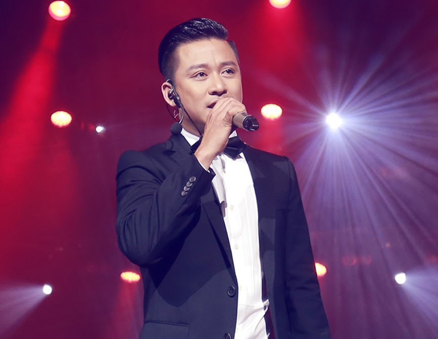 Loạt sao nam Vbiz cùng tuổi nhưng ngoại hình lại khác biệt đến ngỡ ngàng - Ảnh 10.