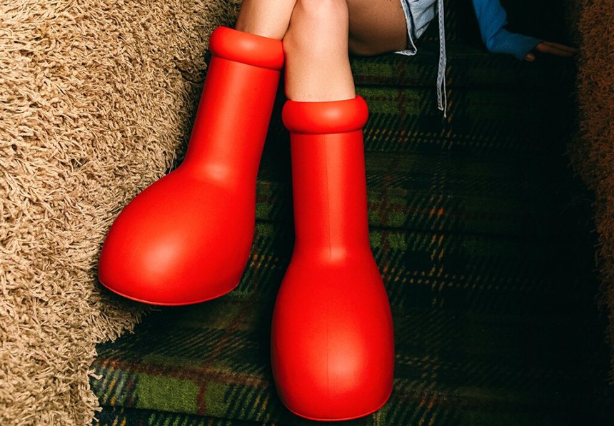 Đôi ủng ''xấu xí'' gây tranh cãi gần đây: Được tôn vinh nhờ cảm hứng Nhật Bản nhưng xem tính ứng dụng mới thấy vấn đề - Ảnh 2. Đôi ủng ''xấu xí'' gây tranh cãi gần đây: Được tôn vinh nhờ cảm hứng Nhật Bản nhưng xem tính ứng dụng mới thấy vấn đề - Ảnh 2.