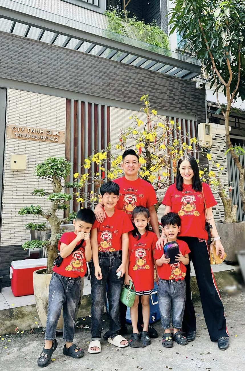 Hải Băng đối xử với con riêng của chồng như thế nào?  - Ảnh 4.