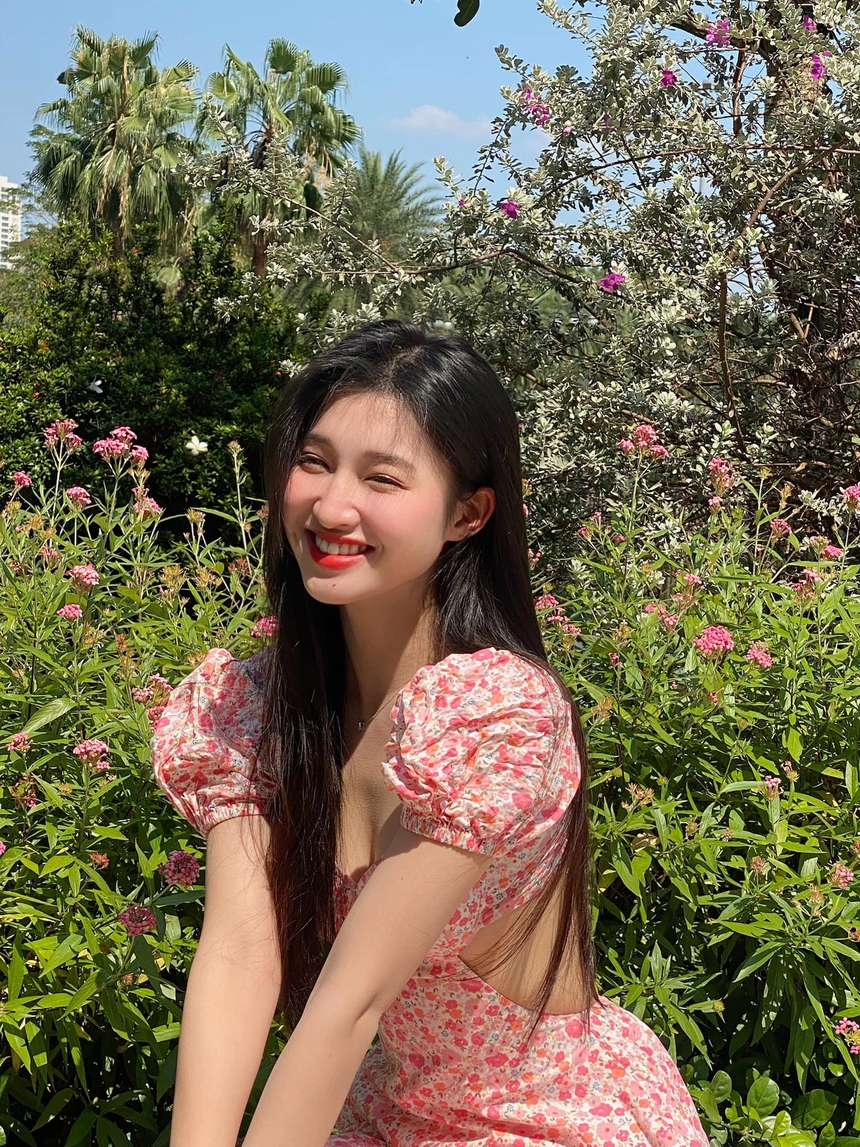 Diện cùng một kiểu váy, Hoa hậu Thanh Thuỷ đọ sắc 'bất phân thắng bại' cùng Á hậu Phương Nhi - Ảnh 4.