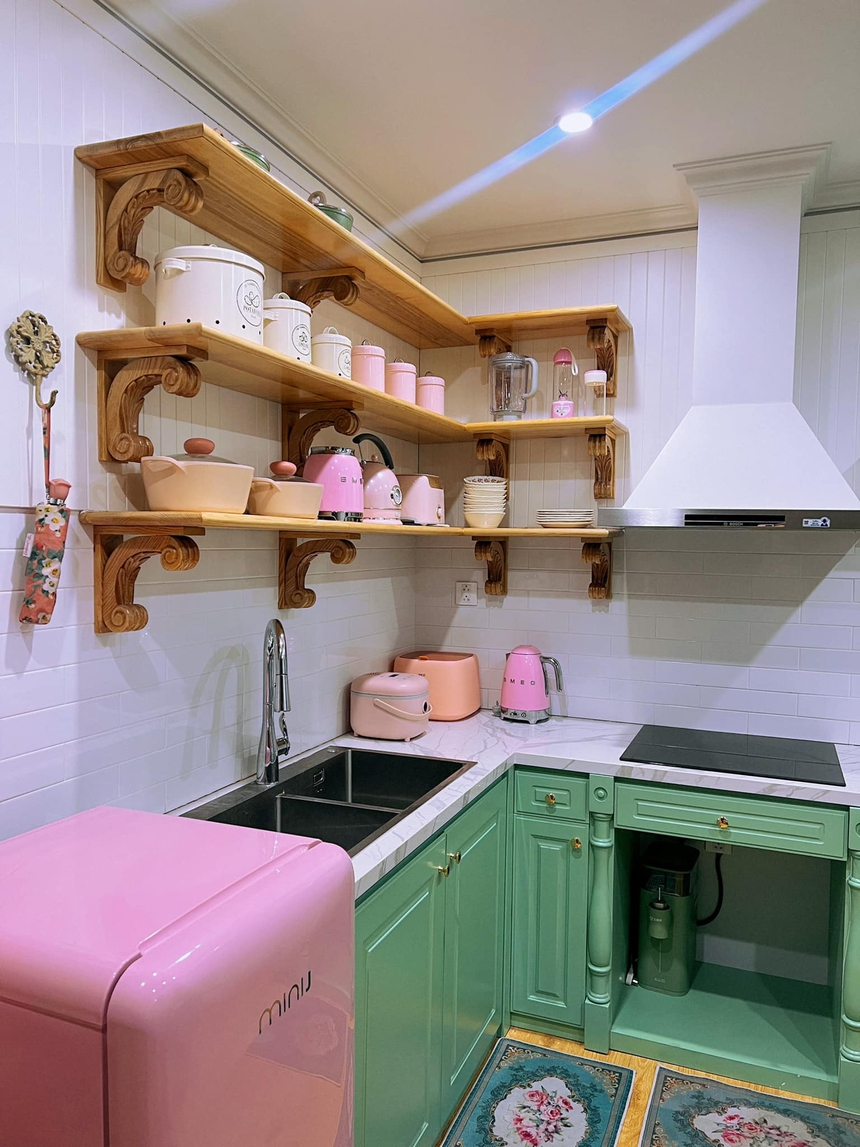 Nội thất chuẩn cung điện bên trong căn hộ đang rao bán của Hoà Minzy, có đồ smeg . ví như studio chụp ảnh  - Ảnh 11.