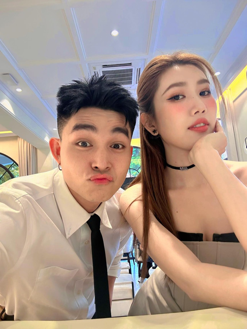 Không phải Trương Thế Vinh, đây mới là sao nam được Thúy Ngân đăng ảnh tình tứ liên tục - Ảnh 2.