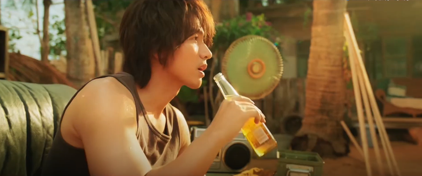 Đóng cảnh nóng với đàn em kém 21 tuổi, mỹ nam 'Vườn sao băng' lại gặp chỉ trích vì 'ăn ké' Song Joong Ki - Ảnh 1.